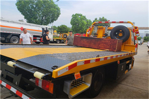 德庆附近拖车电话号码服务